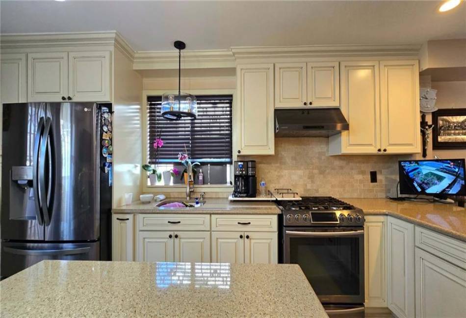 208 Osgood Avenue, Staten Island, New York 10304, 3 Bedrooms Bedrooms, ,4 BathroomsBathrooms,Residential,For Sale,Osgood,492348