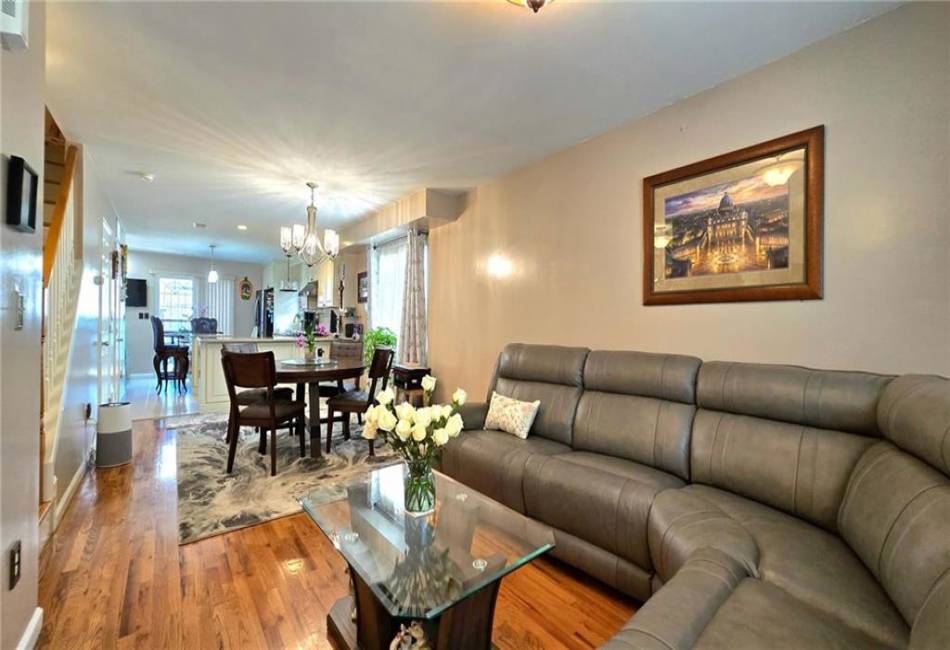 208 Osgood Avenue, Staten Island, New York 10304, 3 Bedrooms Bedrooms, ,4 BathroomsBathrooms,Residential,For Sale,Osgood,492348