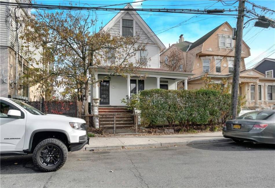 192 Beach 91st Street, Rockaway Beach, New York 11693, 4 Bedrooms Bedrooms, ,2 BathroomsBathrooms,Residential,For Sale,Beach 91st,492357