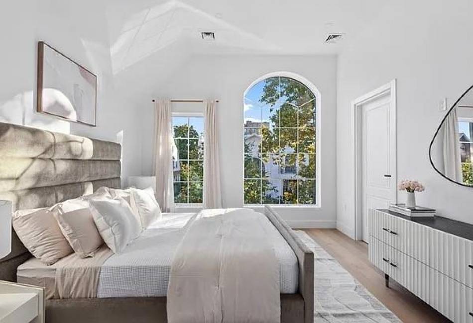 227 77th Street, Brooklyn, New York 11209, 5 Bedrooms Bedrooms, ,6 BathroomsBathrooms,Residential,For Sale,77th,492368
