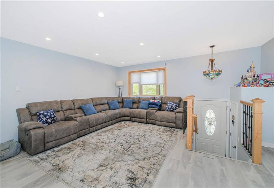 4 Lisa Lane, Staten Island, New York 10312, 4 Bedrooms Bedrooms, ,Residential,For Sale,Lisa,492261