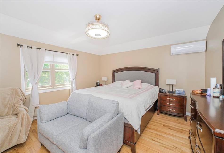 4 Lisa Lane, Staten Island, New York 10312, 4 Bedrooms Bedrooms, ,Residential,For Sale,Lisa,492261