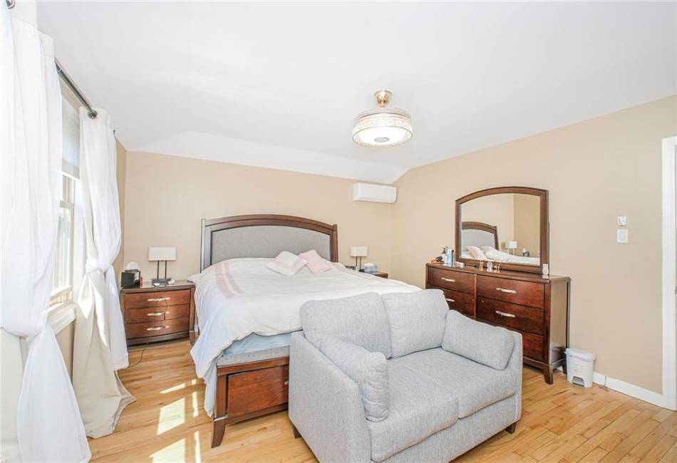 4 Lisa Lane, Staten Island, New York 10312, 4 Bedrooms Bedrooms, ,Residential,For Sale,Lisa,492261