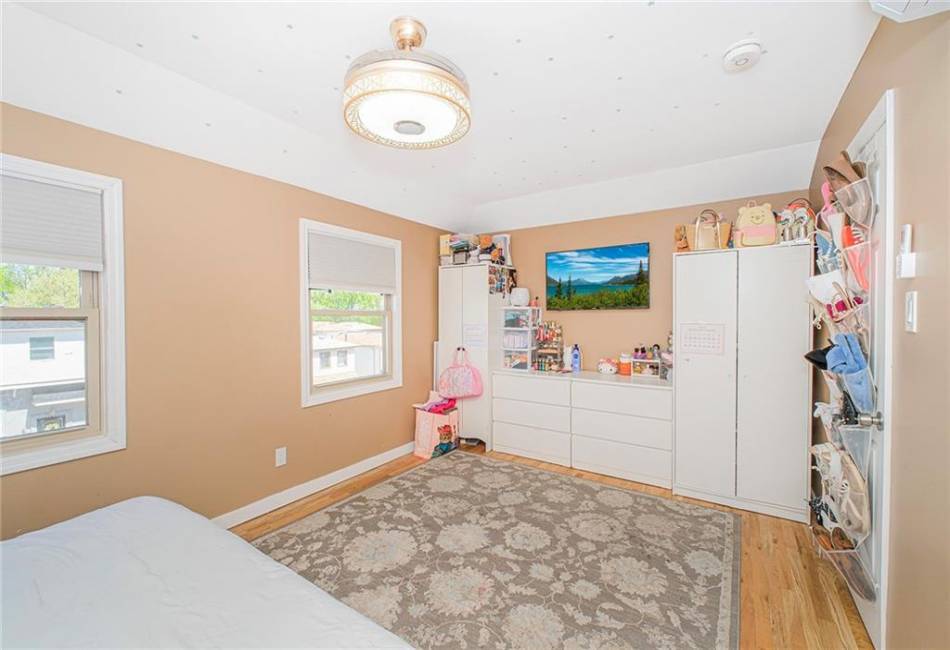 4 Lisa Lane, Staten Island, New York 10312, 4 Bedrooms Bedrooms, ,Residential,For Sale,Lisa,492261