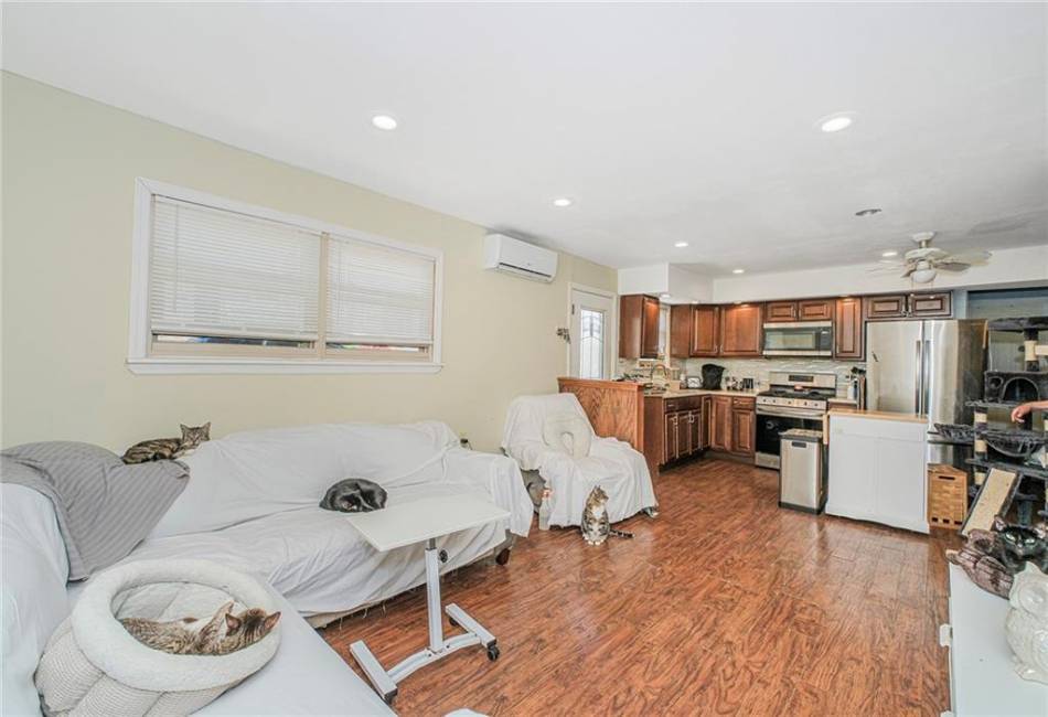 4 Lisa Lane, Staten Island, New York 10312, 4 Bedrooms Bedrooms, ,Residential,For Sale,Lisa,492261