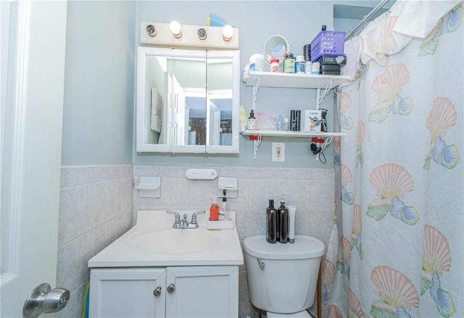 4 Lisa Lane, Staten Island, New York 10312, 4 Bedrooms Bedrooms, ,Residential,For Sale,Lisa,492261