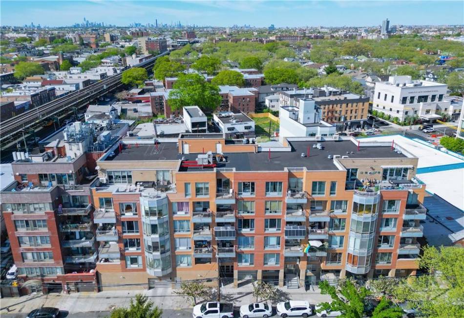 71 Village Road, Brooklyn, New York 11223, 2 Bedrooms Bedrooms, ,2 BathroomsBathrooms,Residential,For Sale,Village,492356