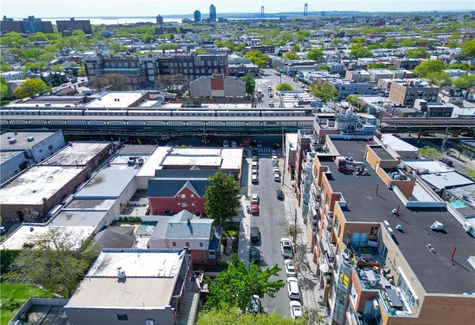 71 Village Road, Brooklyn, New York 11223, 2 Bedrooms Bedrooms, ,2 BathroomsBathrooms,Residential,For Sale,Village,492356
