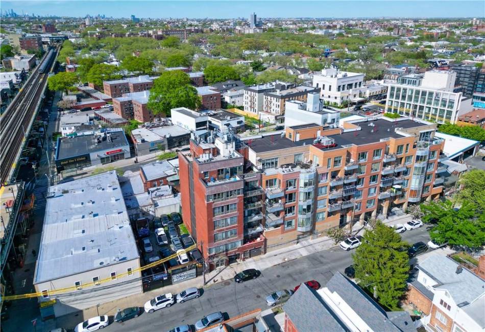 71 Village Road, Brooklyn, New York 11223, 2 Bedrooms Bedrooms, ,2 BathroomsBathrooms,Residential,For Sale,Village,492356