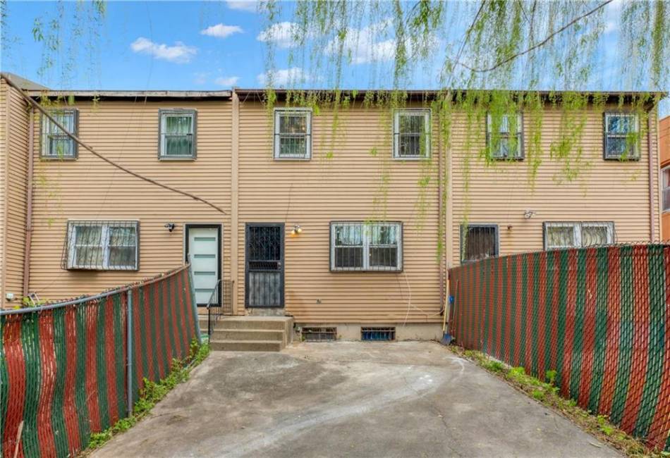 540 Ashford Street, Brooklyn, New York 11207, 3 Bedrooms Bedrooms, ,2 BathroomsBathrooms,Residential,For Sale,Ashford,492365