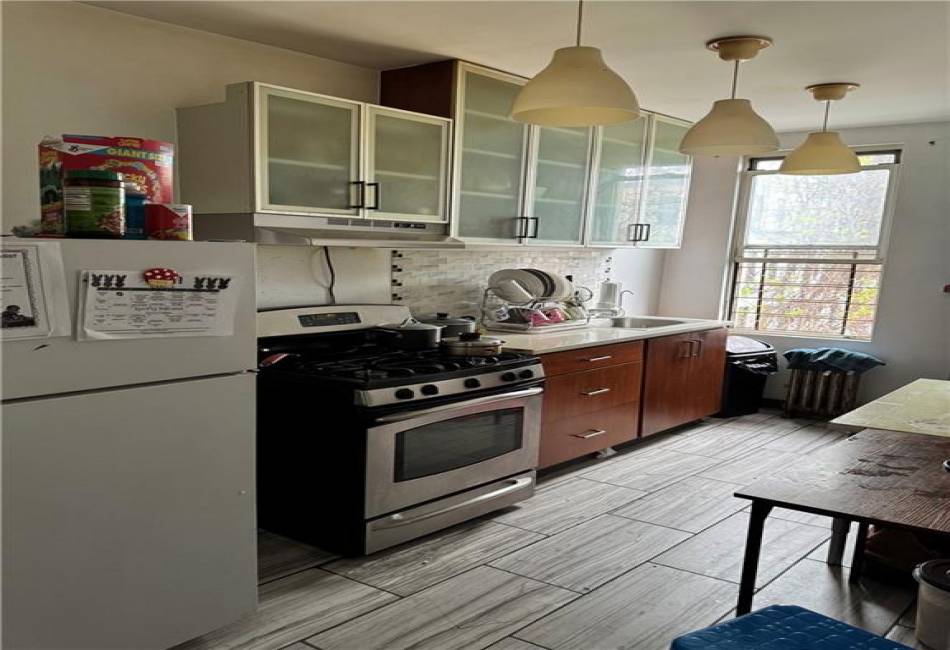 373 Bleecker Street, Brooklyn, New York 11237, 6 Bedrooms Bedrooms, ,2 BathroomsBathrooms,Residential,For Sale,Bleecker,492375