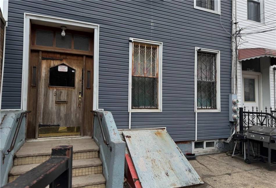 373 Bleecker Street, Brooklyn, New York 11237, 6 Bedrooms Bedrooms, ,2 BathroomsBathrooms,Residential,For Sale,Bleecker,492375