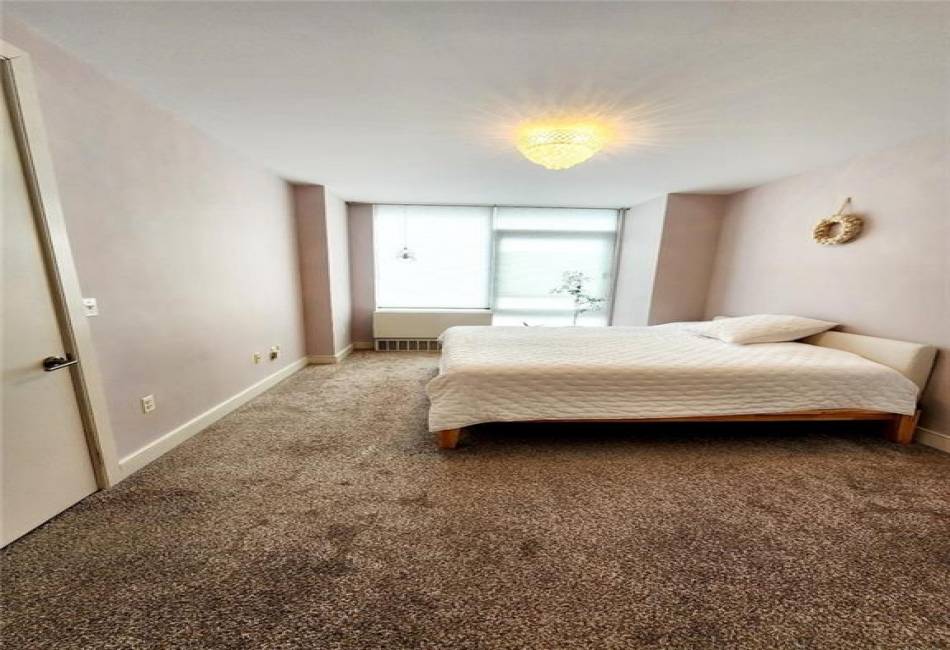 110 Neptune Avenue, Brooklyn, New York 11235, 2 Bedrooms Bedrooms, ,2 BathroomsBathrooms,Residential,For Sale,Neptune,492380