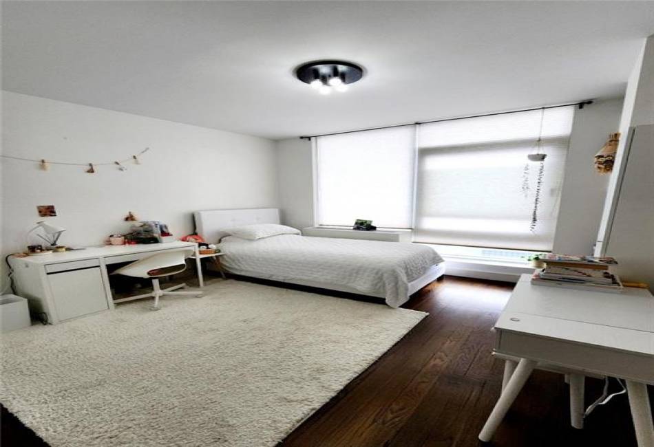 110 Neptune Avenue, Brooklyn, New York 11235, 2 Bedrooms Bedrooms, ,2 BathroomsBathrooms,Residential,For Sale,Neptune,492380