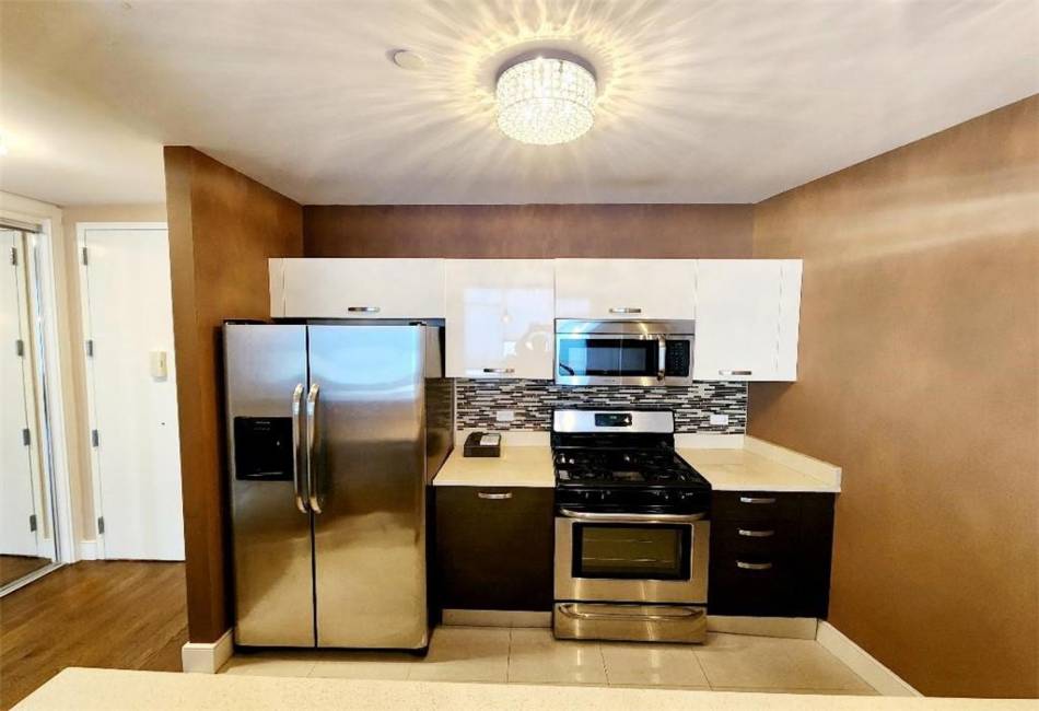 110 Neptune Avenue, Brooklyn, New York 11235, 2 Bedrooms Bedrooms, ,2 BathroomsBathrooms,Residential,For Sale,Neptune,492380