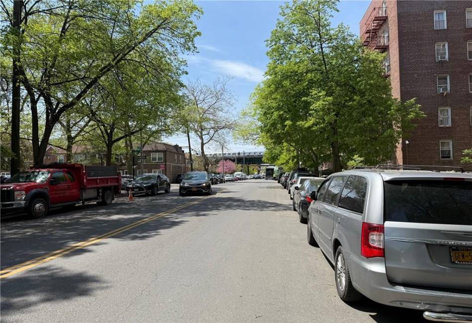 388 Avenue S, Brooklyn, New York 11223, 1 Bedroom Bedrooms, ,1 BathroomBathrooms,Residential,For Sale,Avenue S,492382
