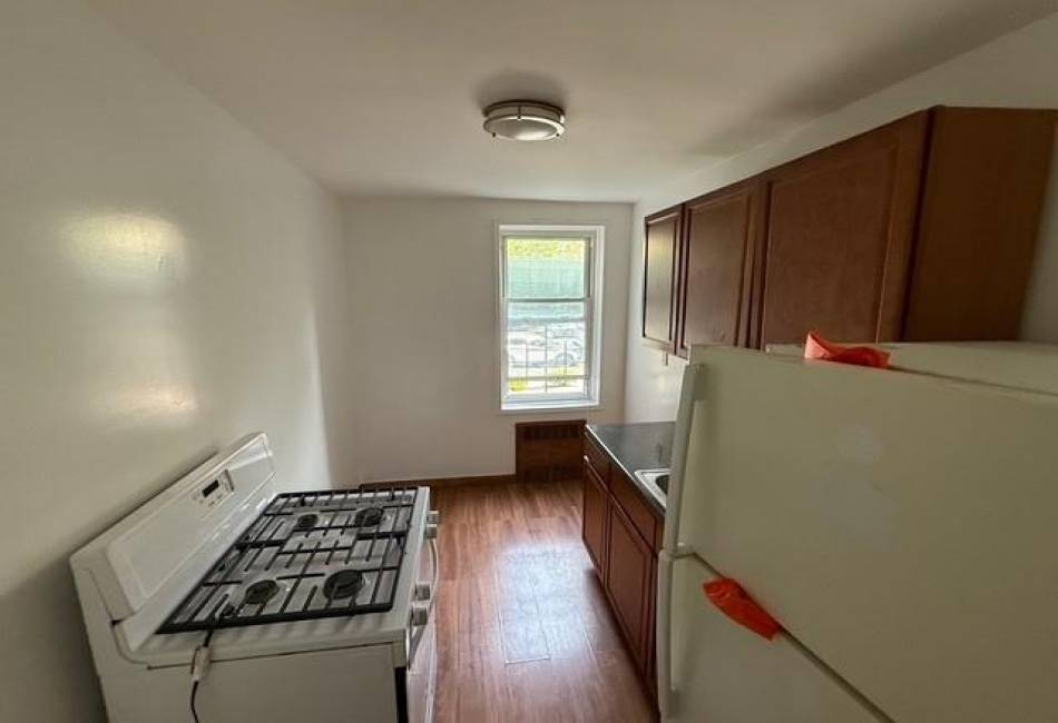 388 Avenue S, Brooklyn, New York 11223, 1 Bedroom Bedrooms, ,1 BathroomBathrooms,Residential,For Sale,Avenue S,492382