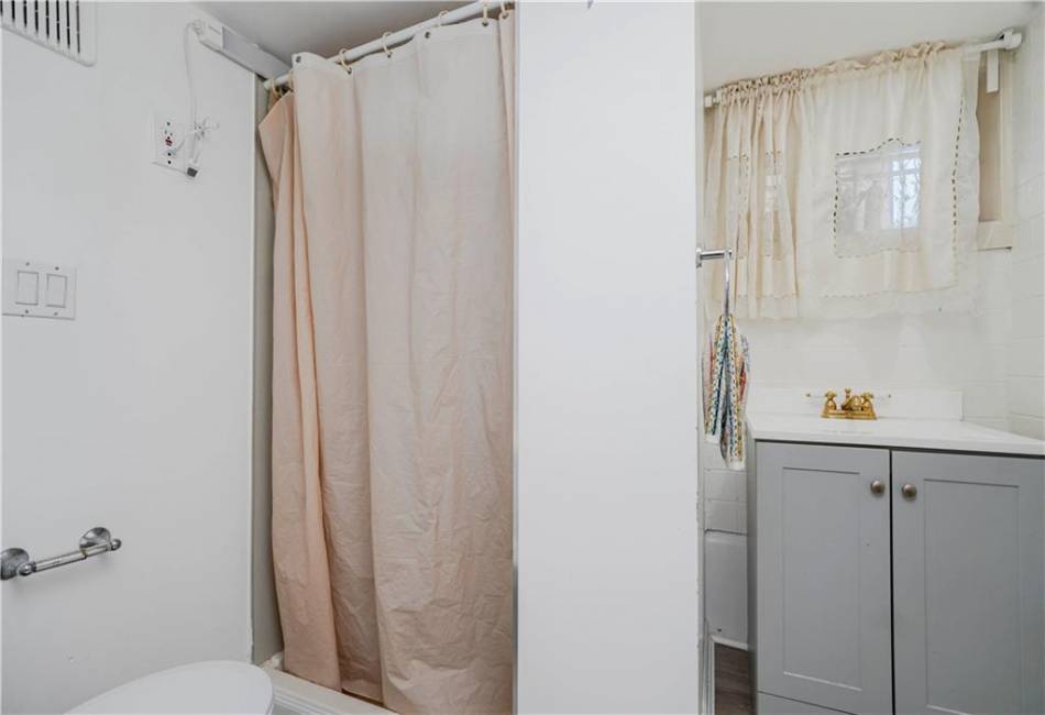 286 Bay 10th Street, Brooklyn, New York 11228, 3 Bedrooms Bedrooms, ,3 BathroomsBathrooms,Residential,For Sale,Bay 10th,492387