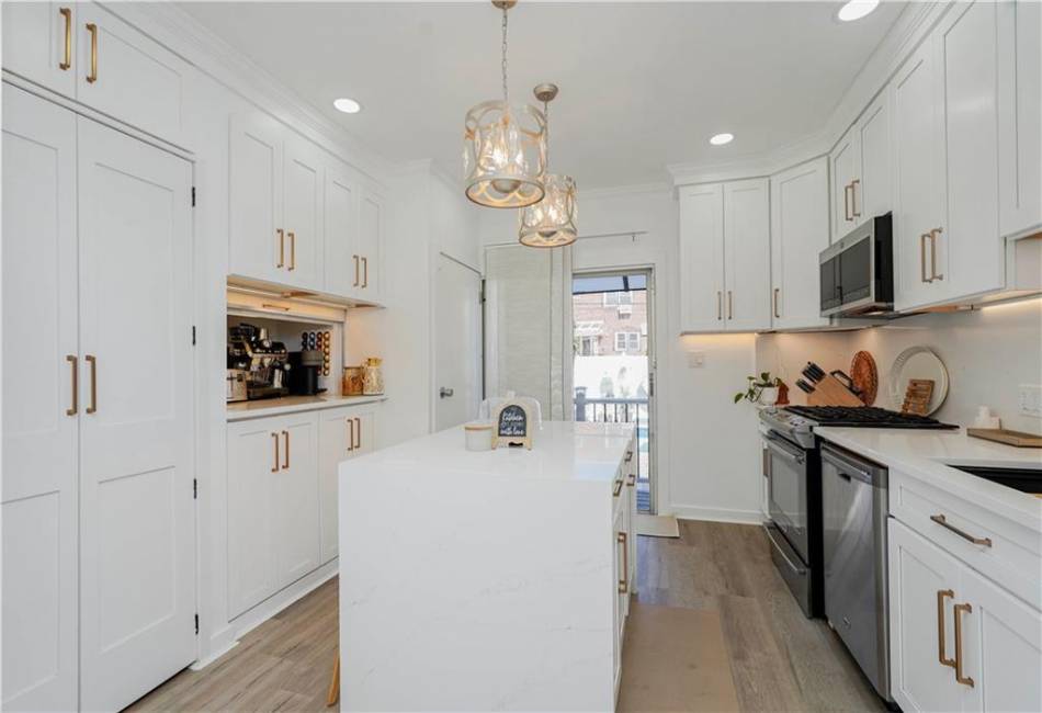 286 Bay 10th Street, Brooklyn, New York 11228, 3 Bedrooms Bedrooms, ,3 BathroomsBathrooms,Residential,For Sale,Bay 10th,492387