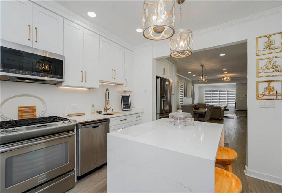286 Bay 10th Street, Brooklyn, New York 11228, 3 Bedrooms Bedrooms, ,3 BathroomsBathrooms,Residential,For Sale,Bay 10th,492387