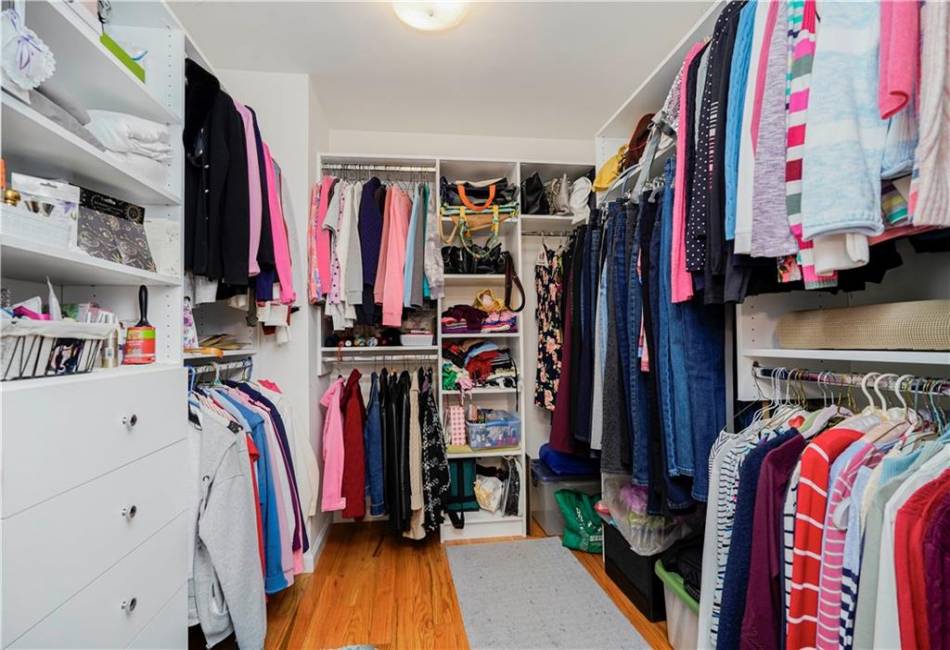 25 Legion Place, Staten Island, New York 10305, 2 Bedrooms Bedrooms, ,3 BathroomsBathrooms,Residential,For Sale,Legion,492390