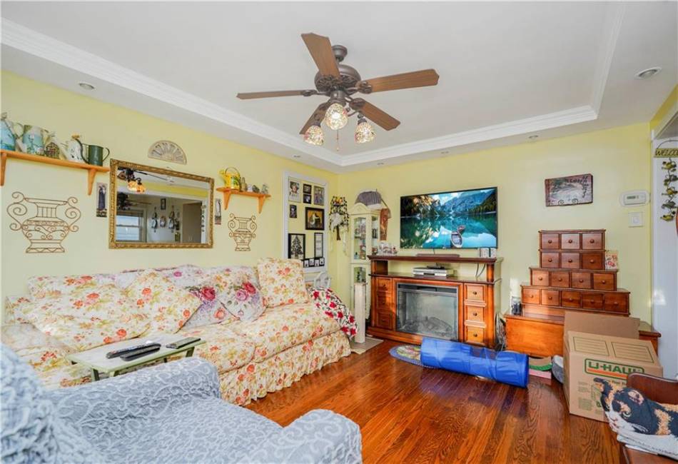 25 Legion Place, Staten Island, New York 10305, 2 Bedrooms Bedrooms, ,3 BathroomsBathrooms,Residential,For Sale,Legion,492390
