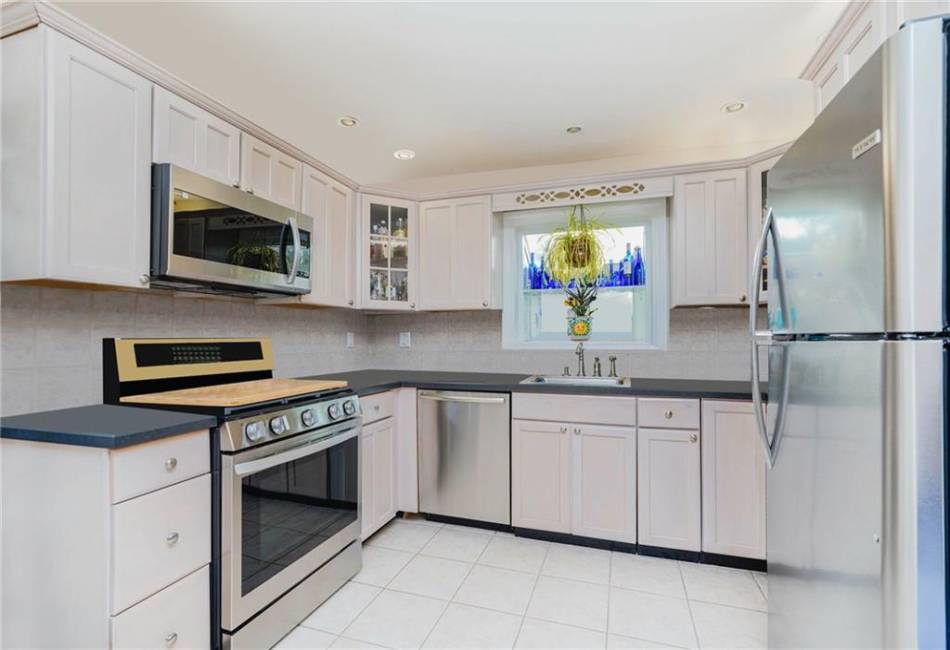 25 Legion Place, Staten Island, New York 10305, 2 Bedrooms Bedrooms, ,3 BathroomsBathrooms,Residential,For Sale,Legion,492390
