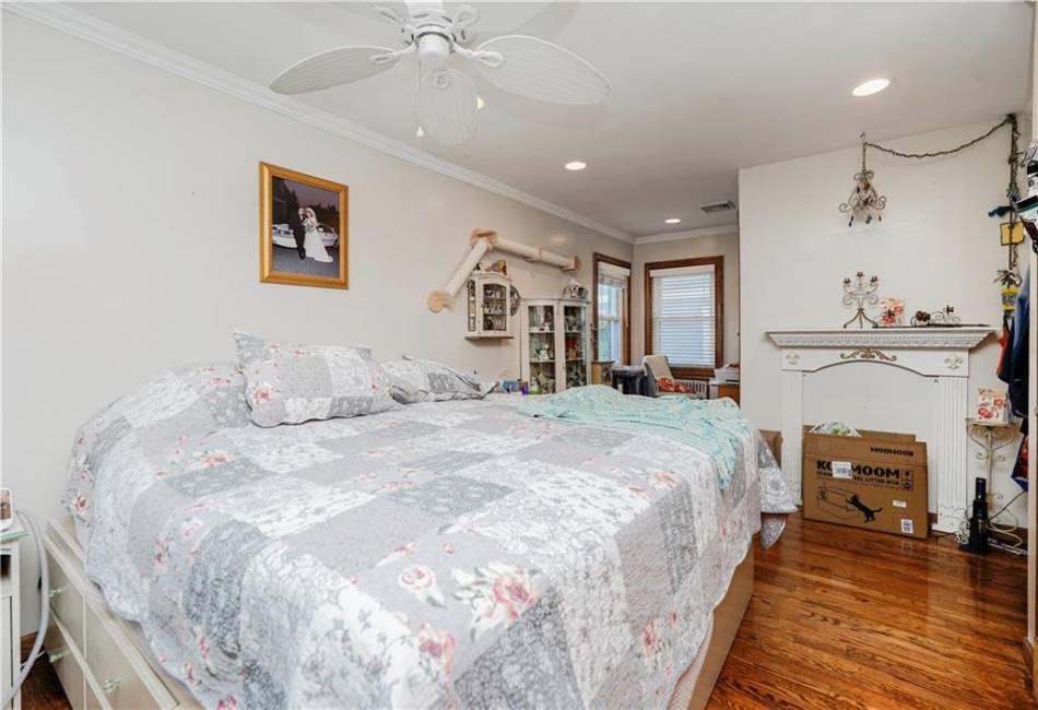 25 Legion Place, Staten Island, New York 10305, 2 Bedrooms Bedrooms, ,3 BathroomsBathrooms,Residential,For Sale,Legion,492390