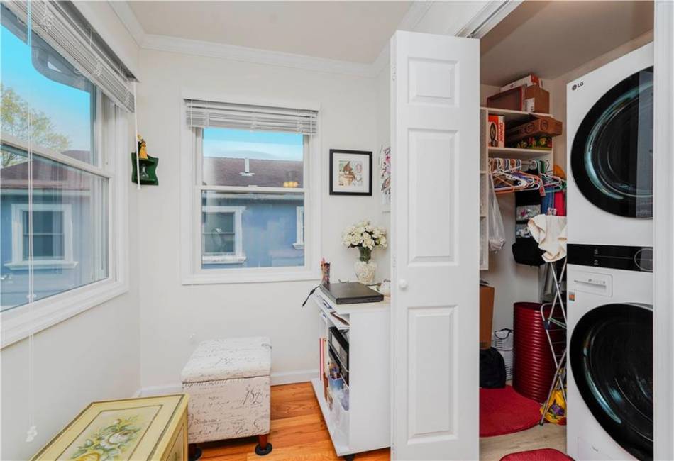 25 Legion Place, Staten Island, New York 10305, 2 Bedrooms Bedrooms, ,3 BathroomsBathrooms,Residential,For Sale,Legion,492390