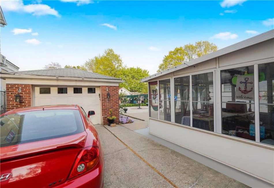 25 Legion Place, Staten Island, New York 10305, 2 Bedrooms Bedrooms, ,3 BathroomsBathrooms,Residential,For Sale,Legion,492390