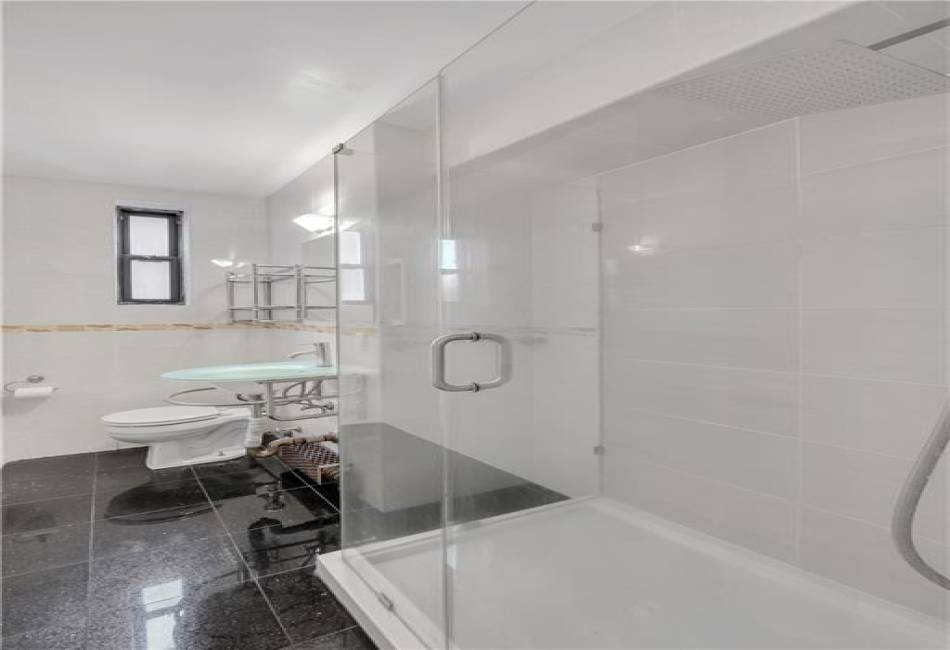 345 Webster Avenue, Brooklyn, New York 11230, 2 Bedrooms Bedrooms, ,2 BathroomsBathrooms,Residential,For Sale,Webster,492398