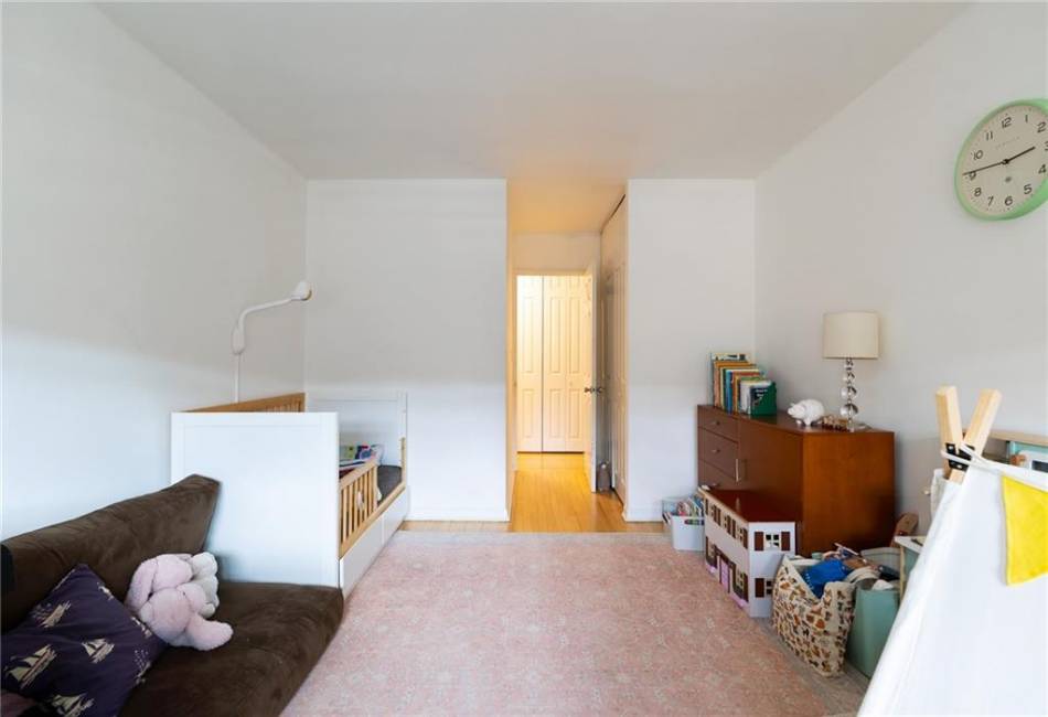 135 Ocean Parkway, Brooklyn, New York 11218, 2 Bedrooms Bedrooms, ,2 BathroomsBathrooms,Residential,For Sale,Ocean,492401