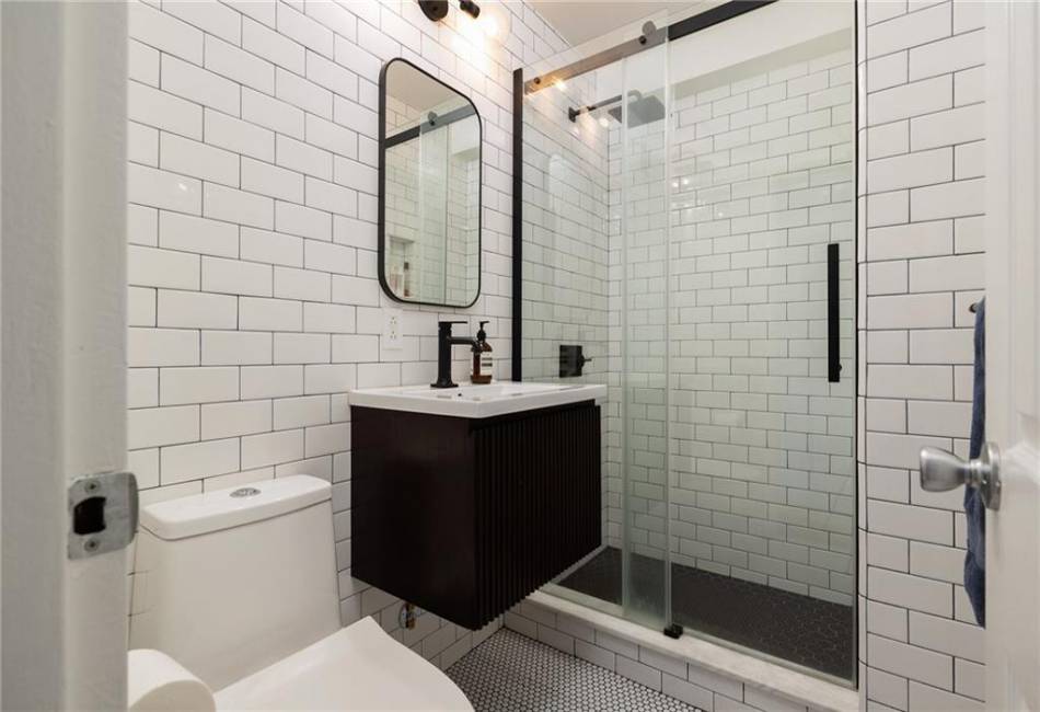135 Ocean Parkway, Brooklyn, New York 11218, 2 Bedrooms Bedrooms, ,2 BathroomsBathrooms,Residential,For Sale,Ocean,492401