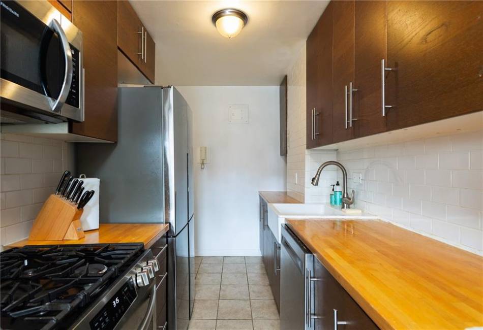 135 Ocean Parkway, Brooklyn, New York 11218, 2 Bedrooms Bedrooms, ,2 BathroomsBathrooms,Residential,For Sale,Ocean,492401
