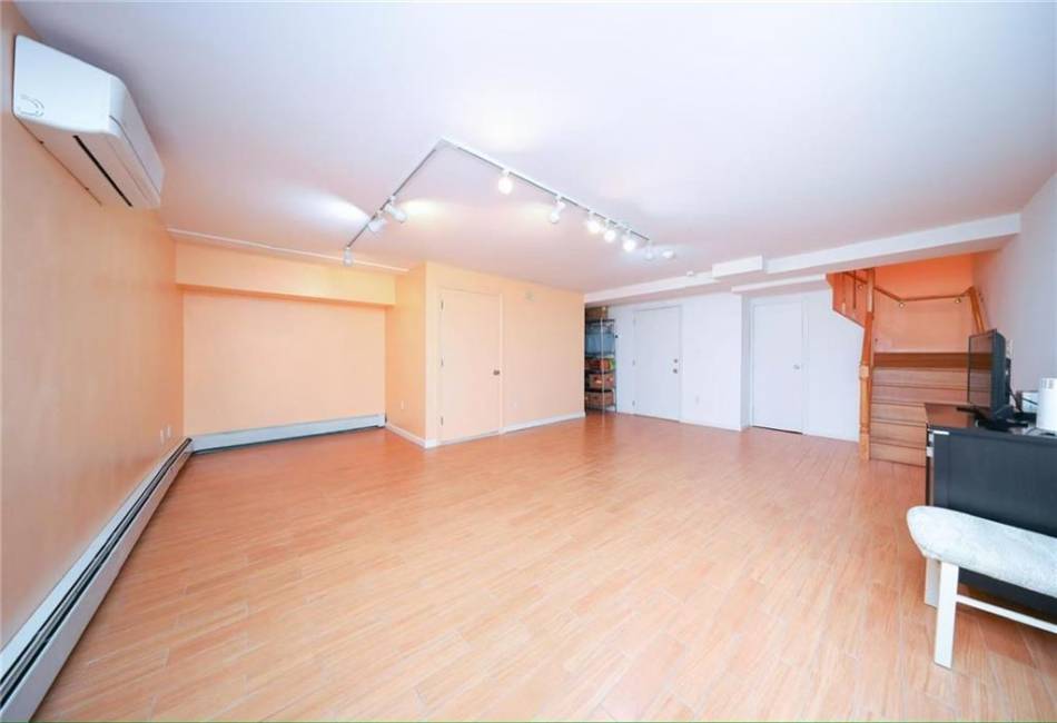 1817 73rd Street, Brooklyn, New York 11204, 2 Bedrooms Bedrooms, ,3 BathroomsBathrooms,Residential,For Sale,73rd,492402