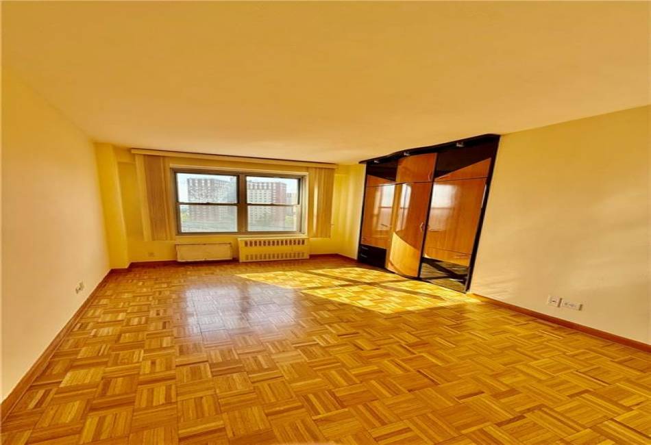 601 Surf Avenue, Brooklyn, New York 11224, 2 Bedrooms Bedrooms, ,1 BathroomBathrooms,Residential,For Sale,Surf,492409