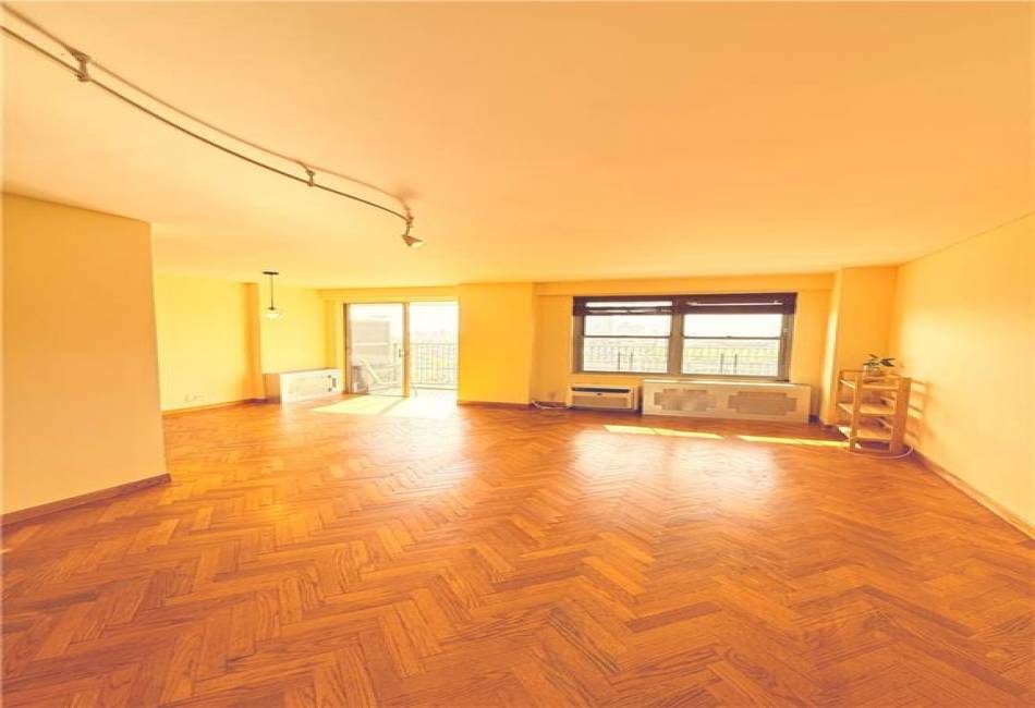 601 Surf Avenue, Brooklyn, New York 11224, 2 Bedrooms Bedrooms, ,1 BathroomBathrooms,Residential,For Sale,Surf,492409
