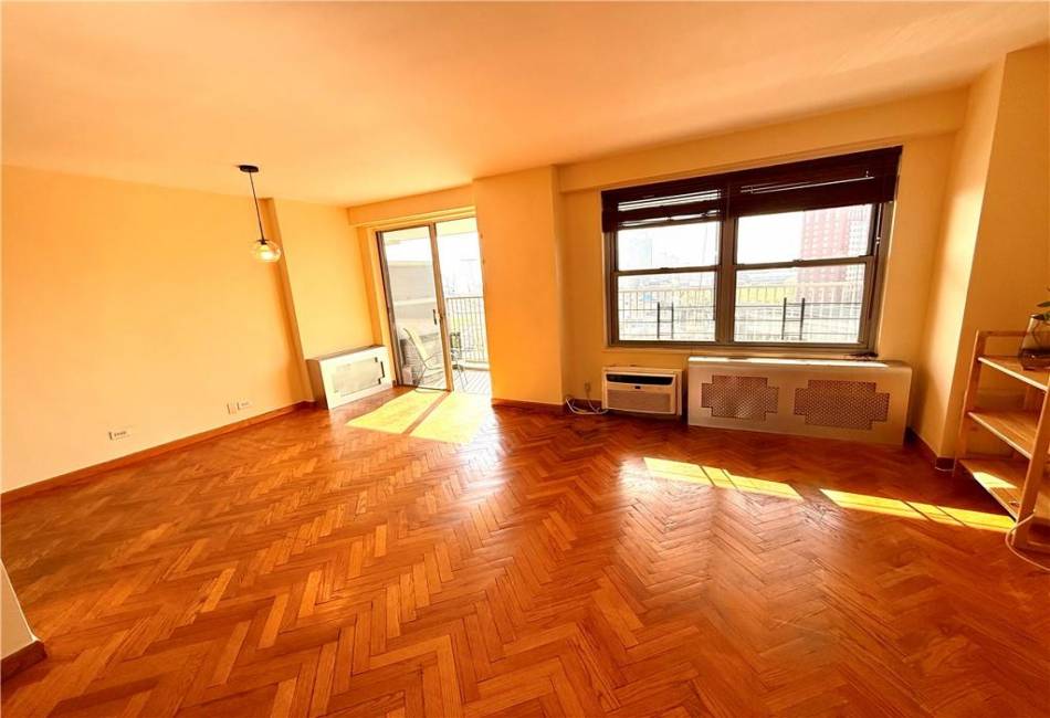 601 Surf Avenue, Brooklyn, New York 11224, 2 Bedrooms Bedrooms, ,1 BathroomBathrooms,Residential,For Sale,Surf,492409