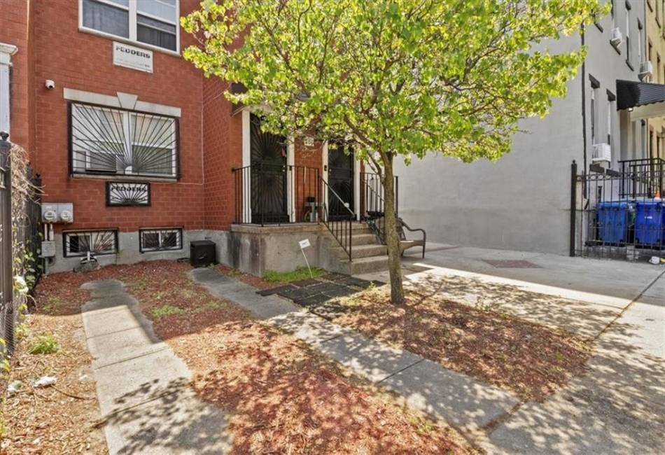 126 Grove Street, Brooklyn, New York 11221, 6 Bedrooms Bedrooms, ,Residential,For Sale,Grove,492408