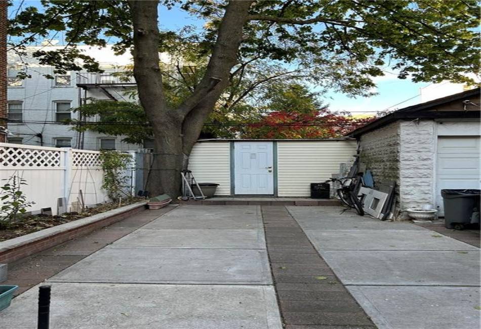 317 93rd Street, Brooklyn, New York 11209, 6 Bedrooms Bedrooms, ,4 BathroomsBathrooms,Residential,For Sale,93rd,492413