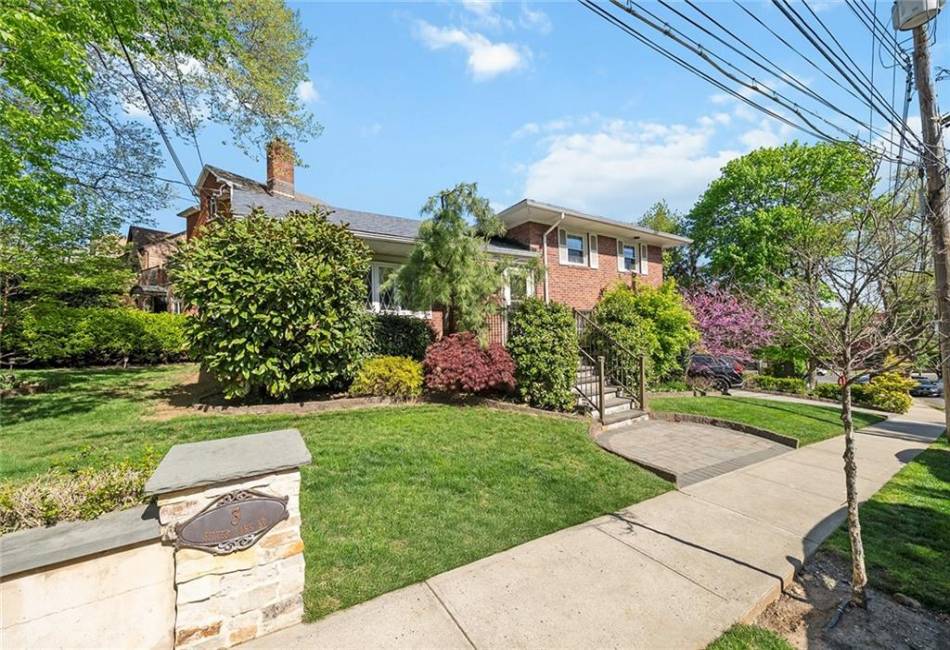 3 Silver Lake Road, Staten Island, New York 10301, 3 Bedrooms Bedrooms, ,2 BathroomsBathrooms,Residential,For Sale,Silver Lake,492417
