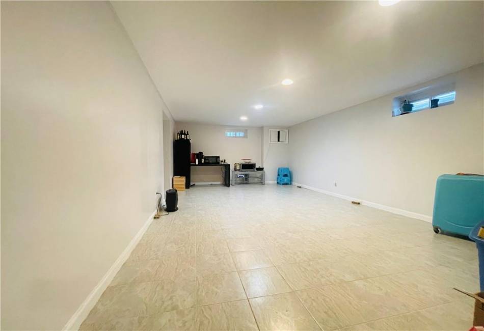 124 Dutchess Avenue, Brooklyn, New York 10304, 7 Bedrooms Bedrooms, ,Residential,For Sale,Dutchess,492425