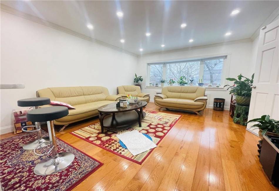 124 Dutchess Avenue, Brooklyn, New York 10304, 7 Bedrooms Bedrooms, ,Residential,For Sale,Dutchess,492425