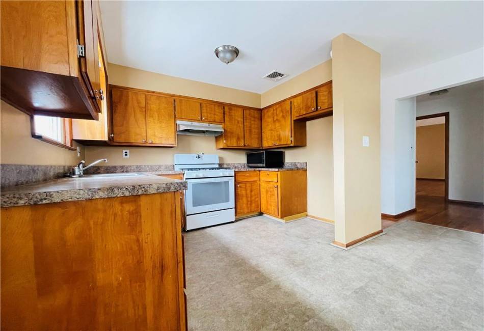 124 Dutchess Avenue, Brooklyn, New York 10304, 7 Bedrooms Bedrooms, ,Residential,For Sale,Dutchess,492425