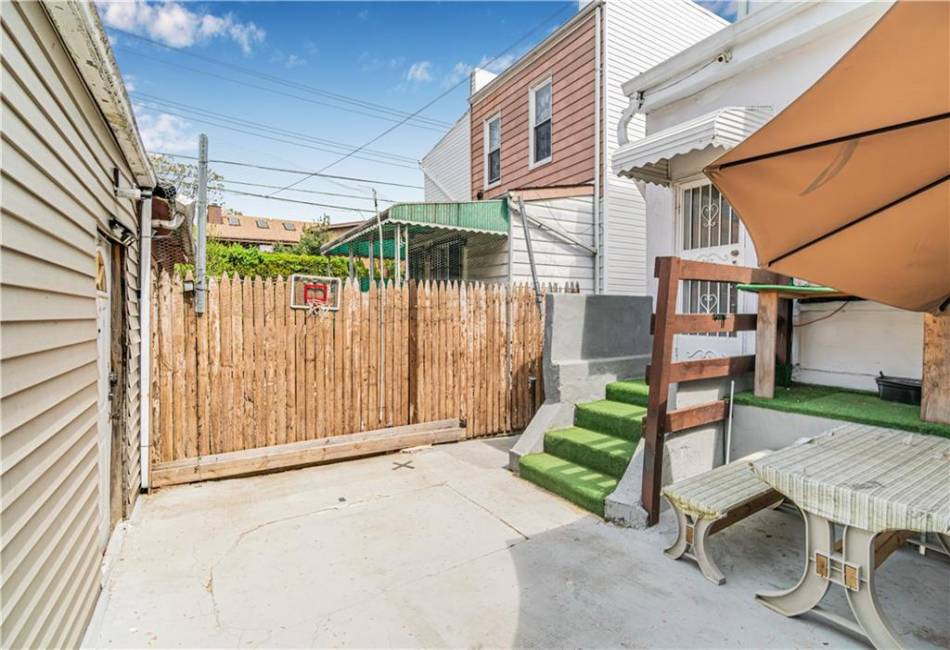 8617 Avenue J, Brooklyn, New York 11236, 4 Bedrooms Bedrooms, ,2 BathroomsBathrooms,Residential,For Sale,Avenue J,492350