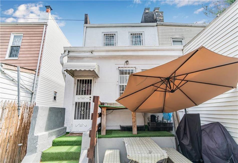 8617 Avenue J, Brooklyn, New York 11236, 4 Bedrooms Bedrooms, ,2 BathroomsBathrooms,Residential,For Sale,Avenue J,492350