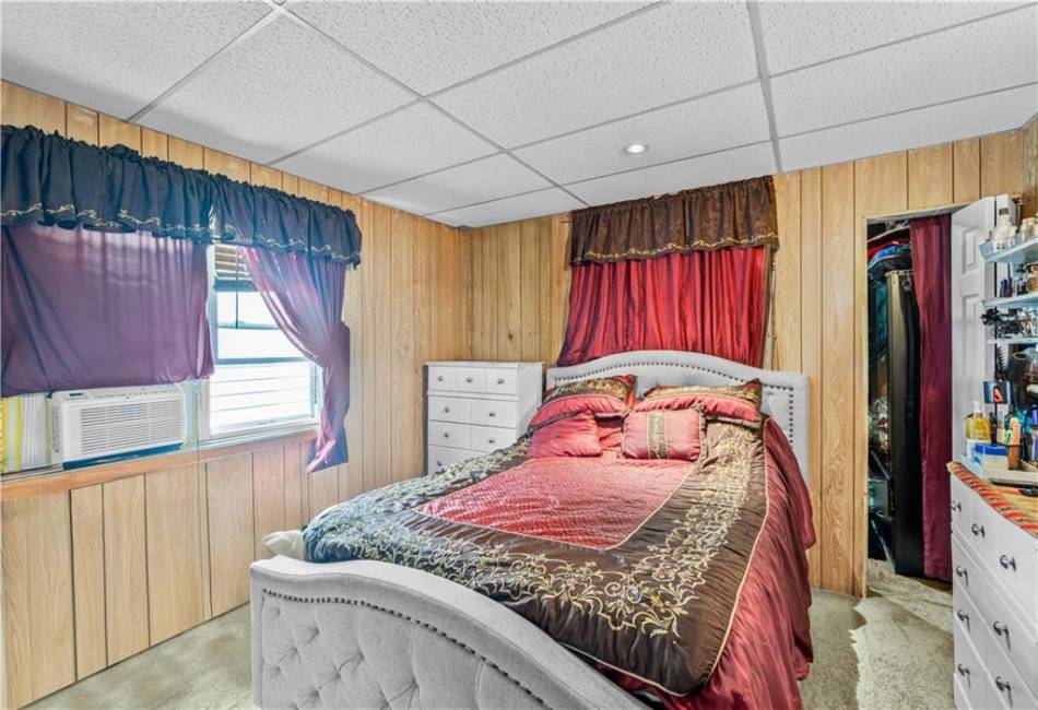 8617 Avenue J, Brooklyn, New York 11236, 4 Bedrooms Bedrooms, ,2 BathroomsBathrooms,Residential,For Sale,Avenue J,492350