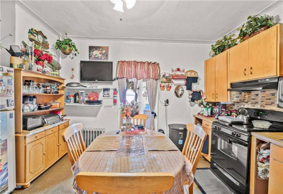 8617 Avenue J, Brooklyn, New York 11236, 4 Bedrooms Bedrooms, ,2 BathroomsBathrooms,Residential,For Sale,Avenue J,492350