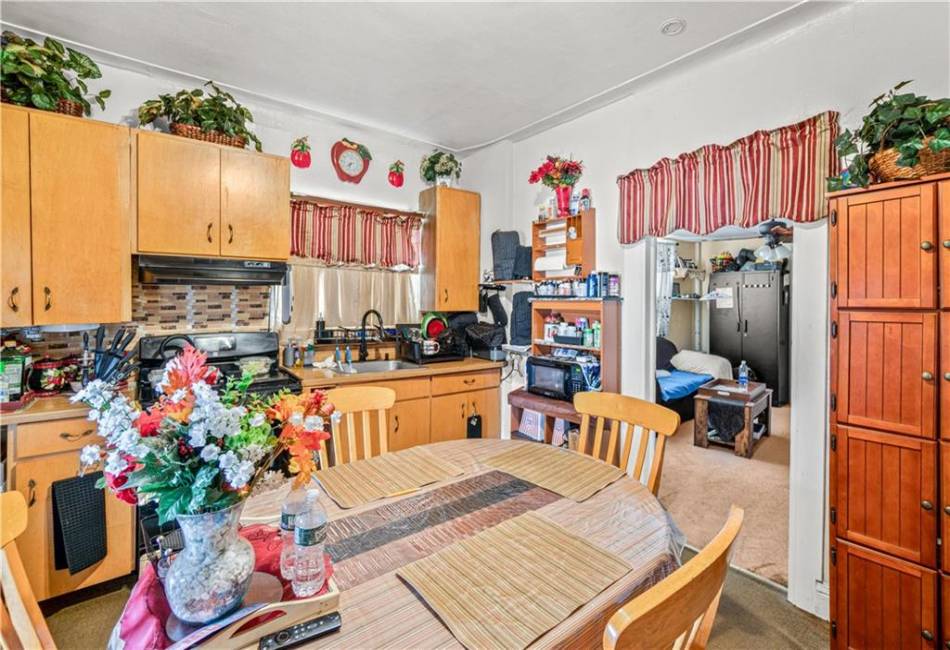 8617 Avenue J, Brooklyn, New York 11236, 4 Bedrooms Bedrooms, ,2 BathroomsBathrooms,Residential,For Sale,Avenue J,492350