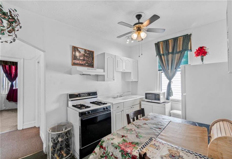 8617 Avenue J, Brooklyn, New York 11236, 4 Bedrooms Bedrooms, ,2 BathroomsBathrooms,Residential,For Sale,Avenue J,492350